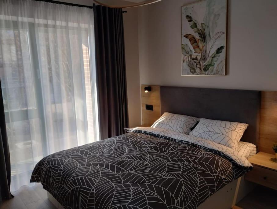 The Lake Home C, Ap 12