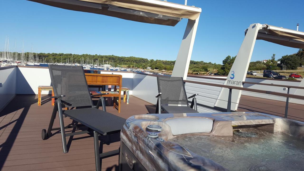 Hausboot Floating House Sofia