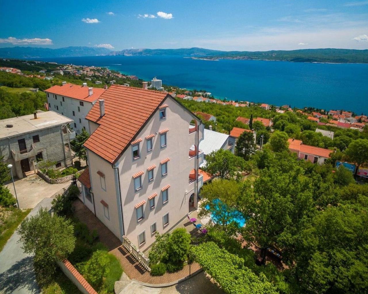 Apartments Djusi