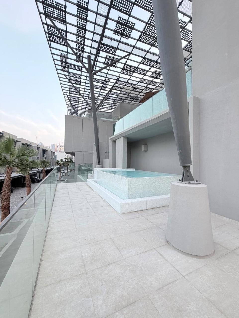 Modern 2br House , Pool , 3 Baths, Balconies