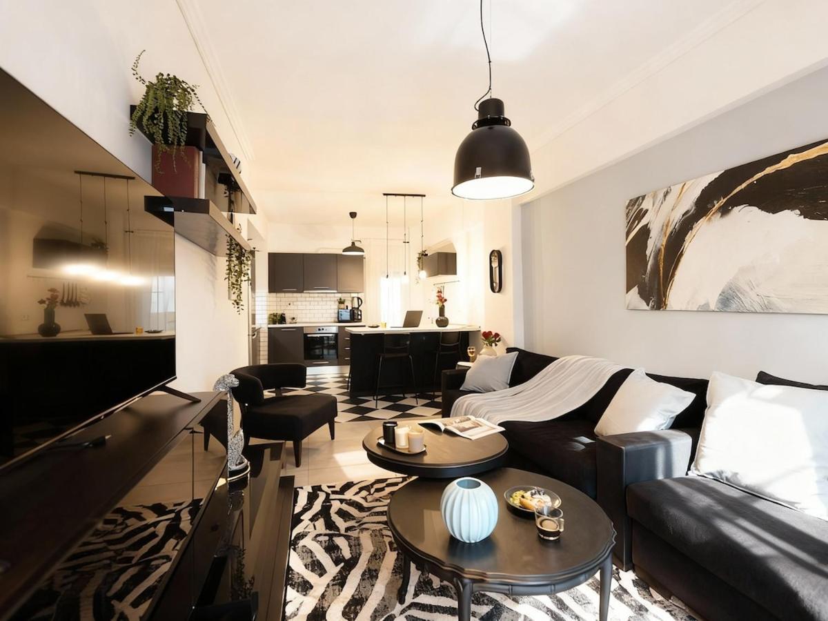 Elegant Spacious Apartment With Private Balcony