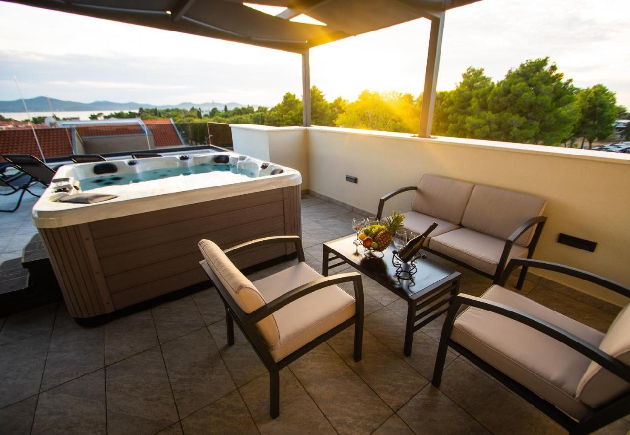 Azzurro Apartment With Private Rooftop Jacuzzi