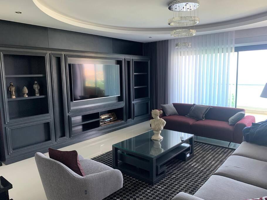 Luxury Penthouse With Amazing Sea View First Row
