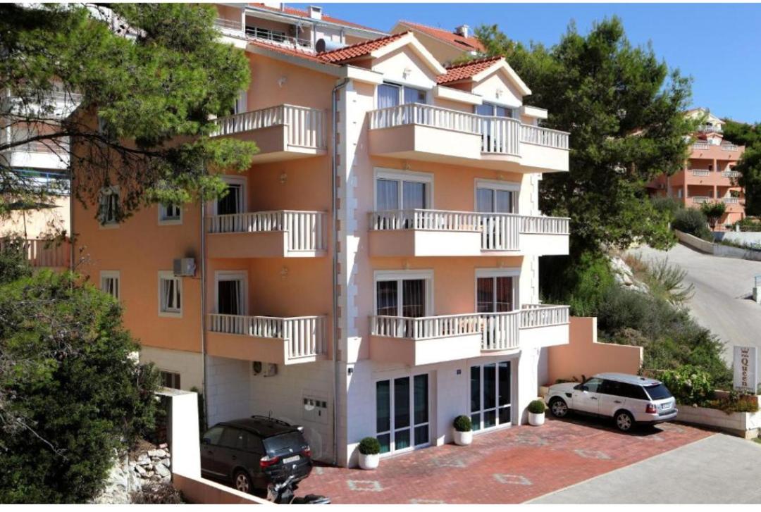 Villa Queen