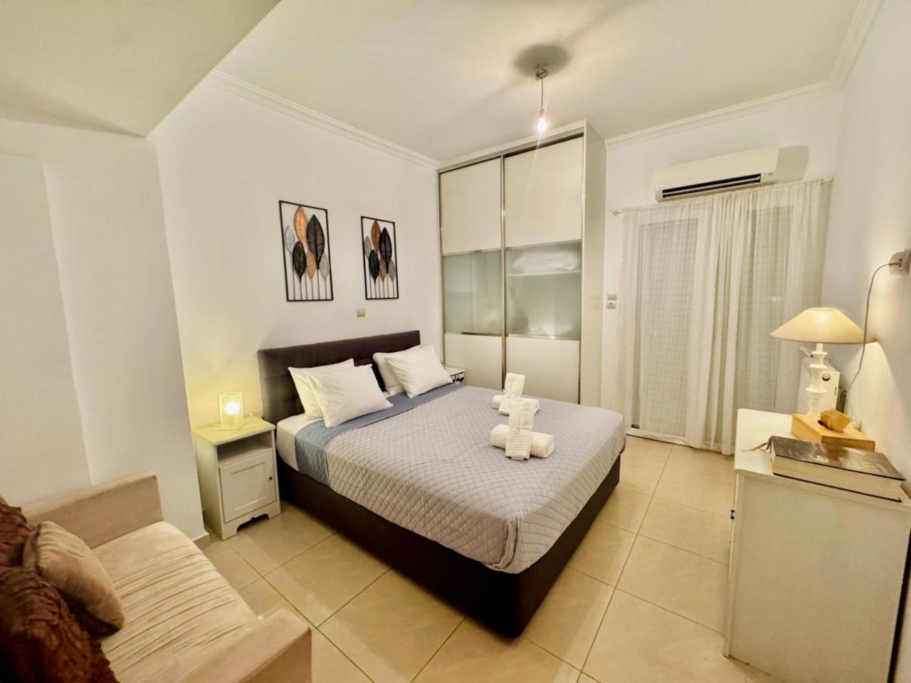 Marina Zeas Spacious Two Bedroom Apartment