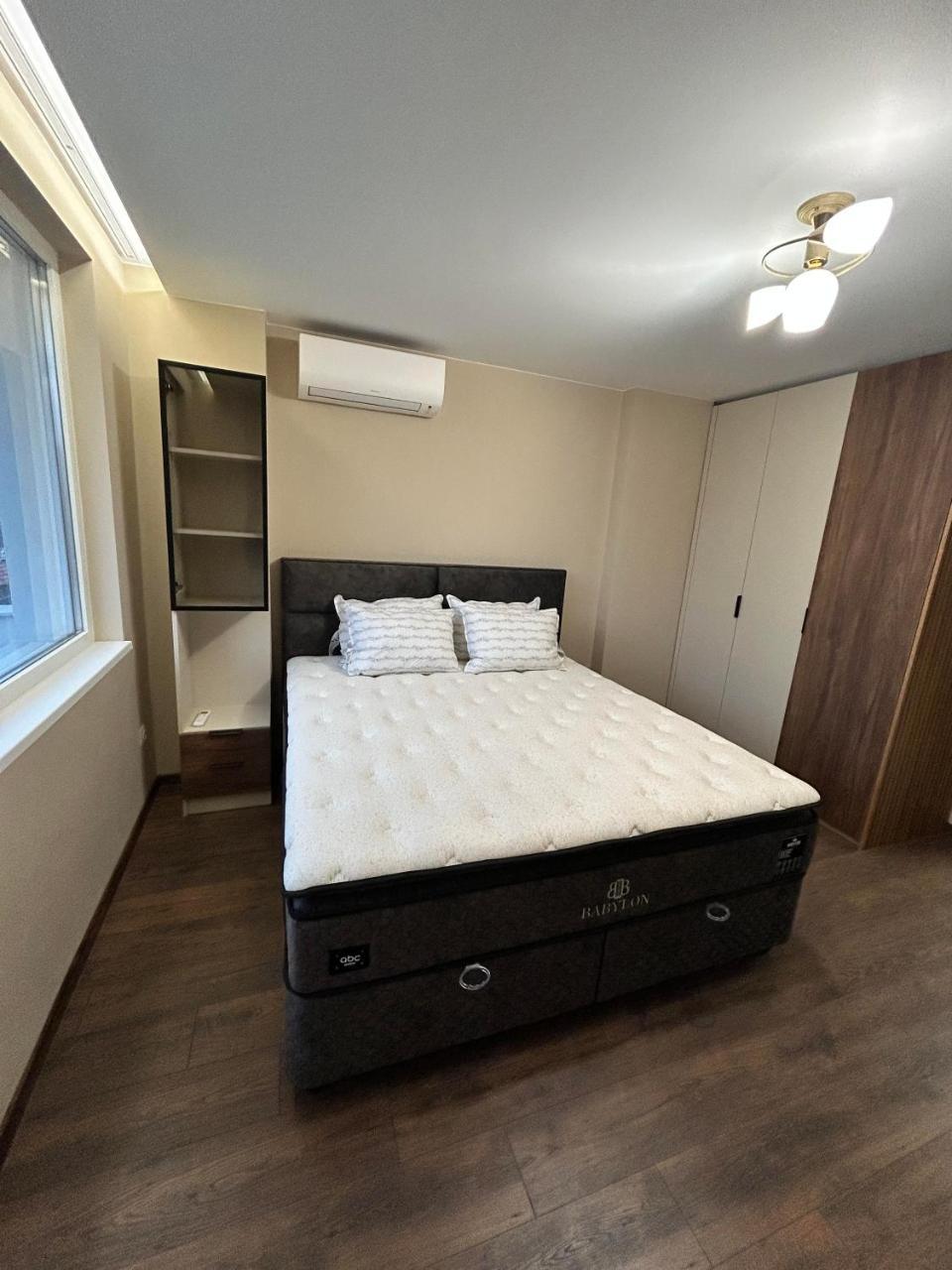 Quiet 2bd Apartment Near Sea Garden & Beach by Apartmax