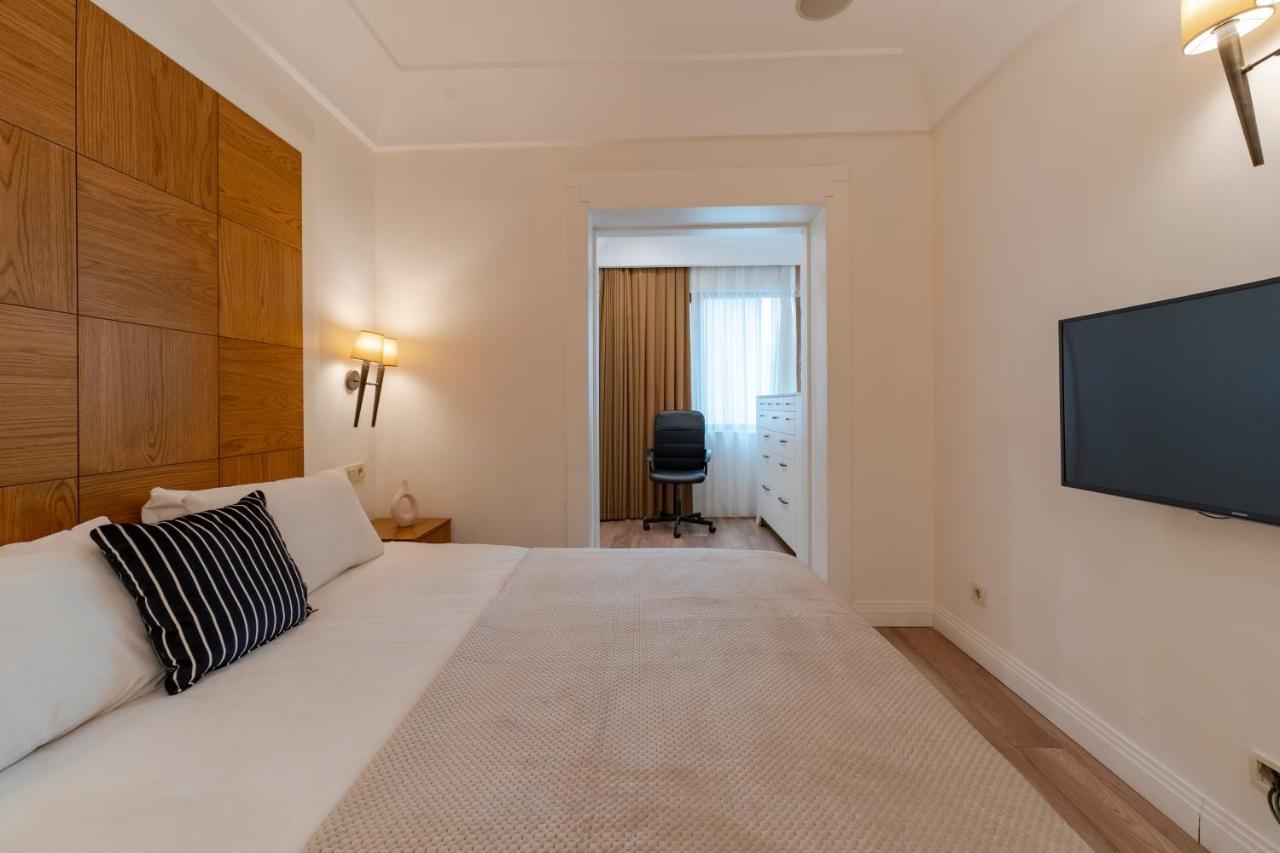 Three-bedroom Family Suite In Managed Aparthotel Balcony & Elevator Near Taksim Square