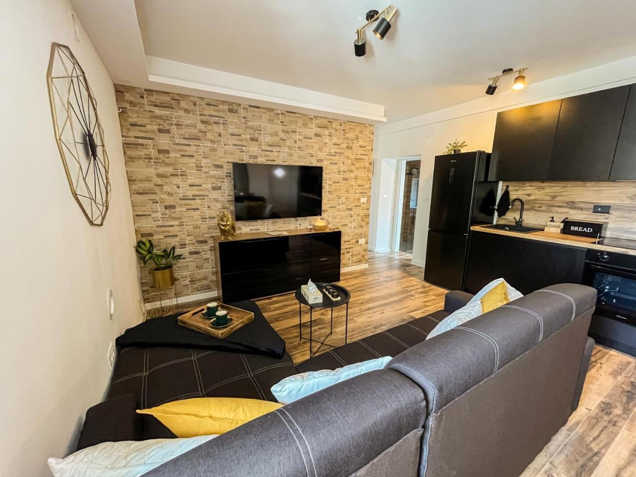 Golden Elio Apartment