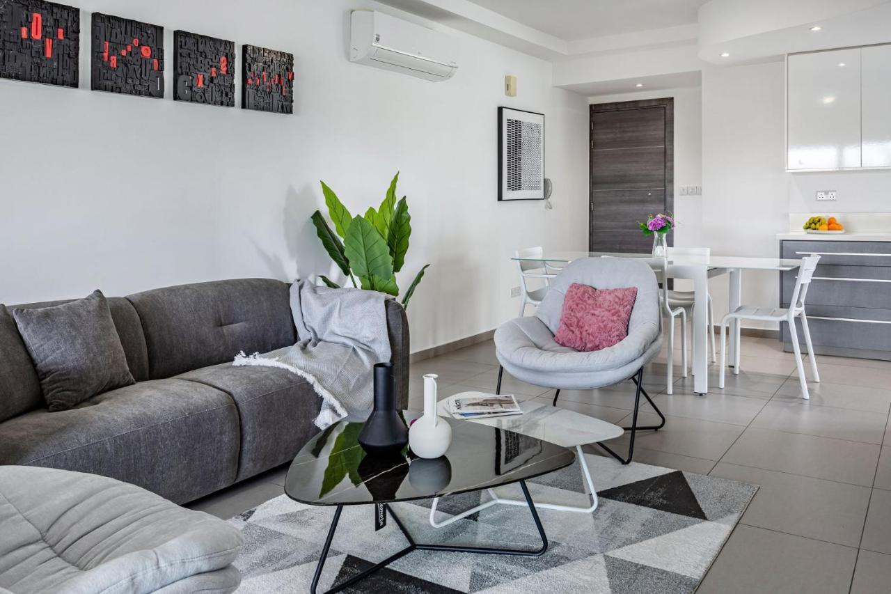 Vasileos Konstantinou Modern 2br City Apartment With Balcony