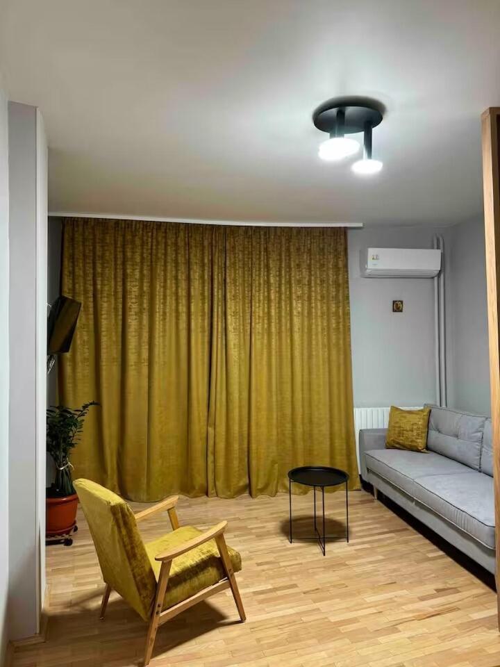 Double Studio Near University Square 2 Balconies