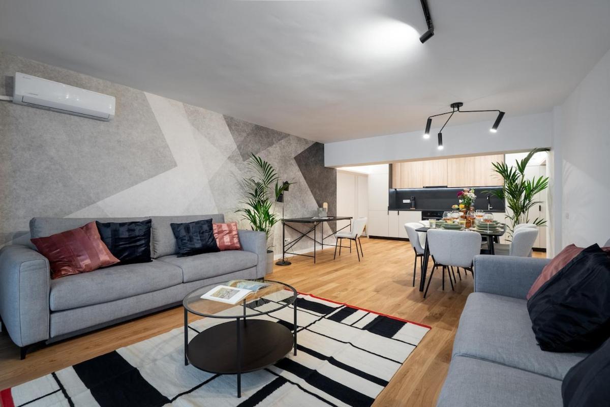 Superb Unirii Square View Large 1br Flat 610a