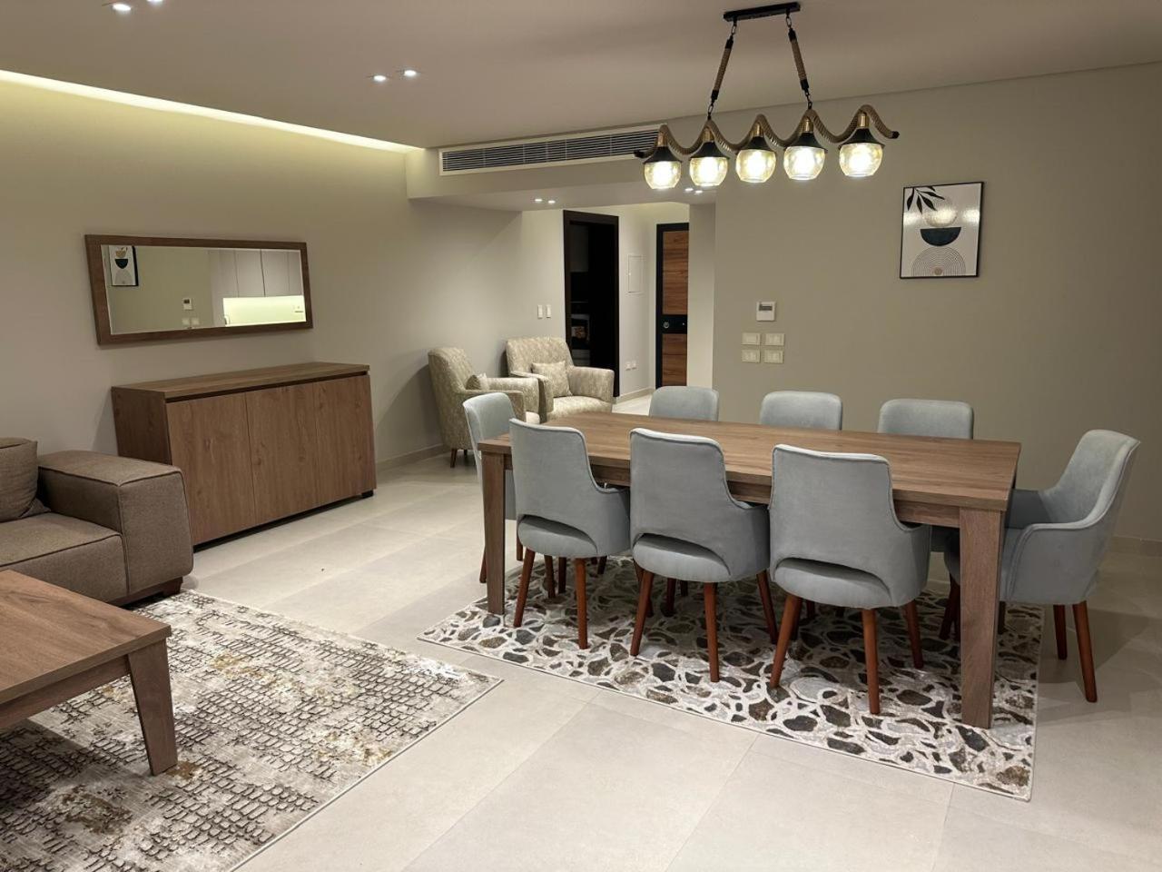Luxury Hotel Apt Sheikh Zayed, Pvt Entrance,Garden