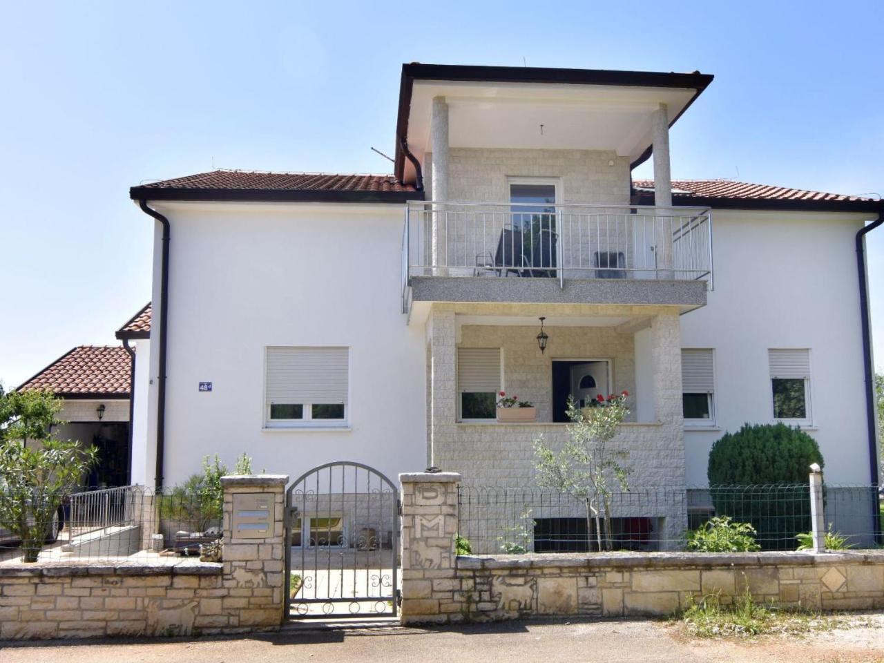 Apartment Geraumige Kellerwohnung In Der Nahe Von Umag by Interhome