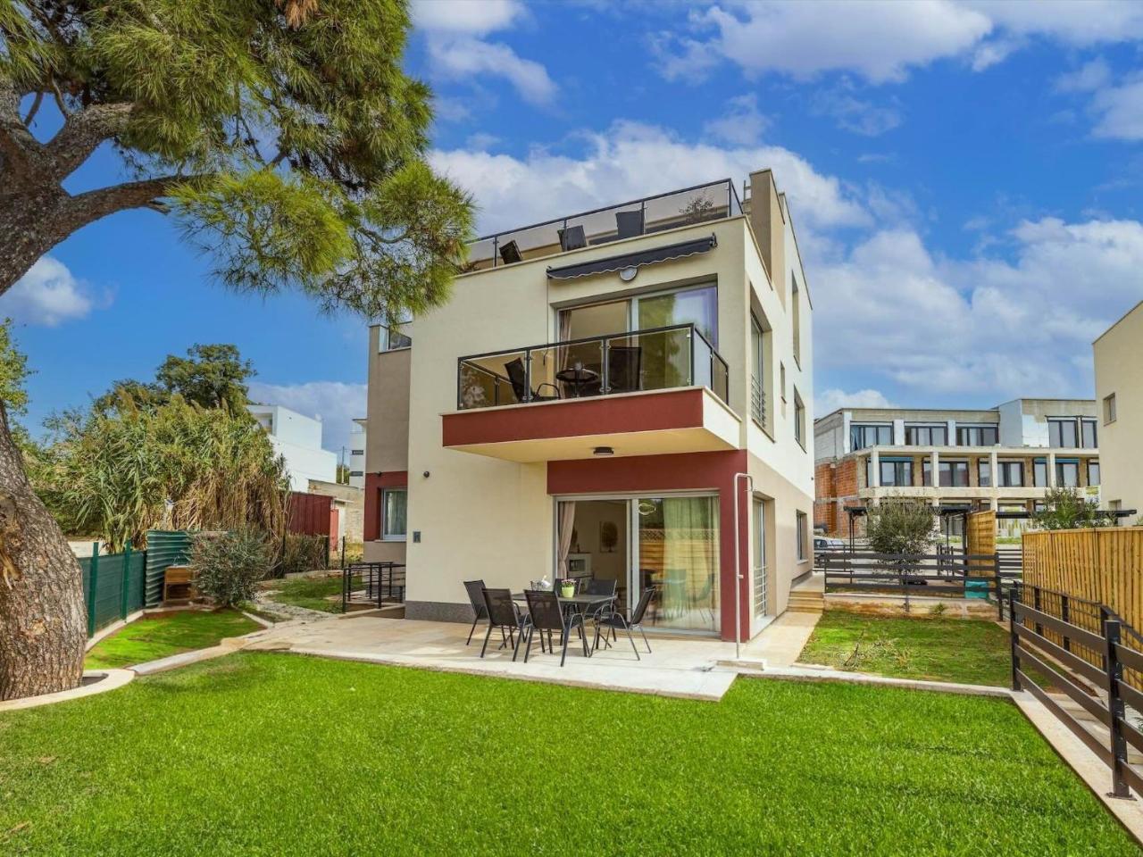 Holiday Home Villa Palma Luxusvilla Am Meer Fur 6 Personen by Interhome
