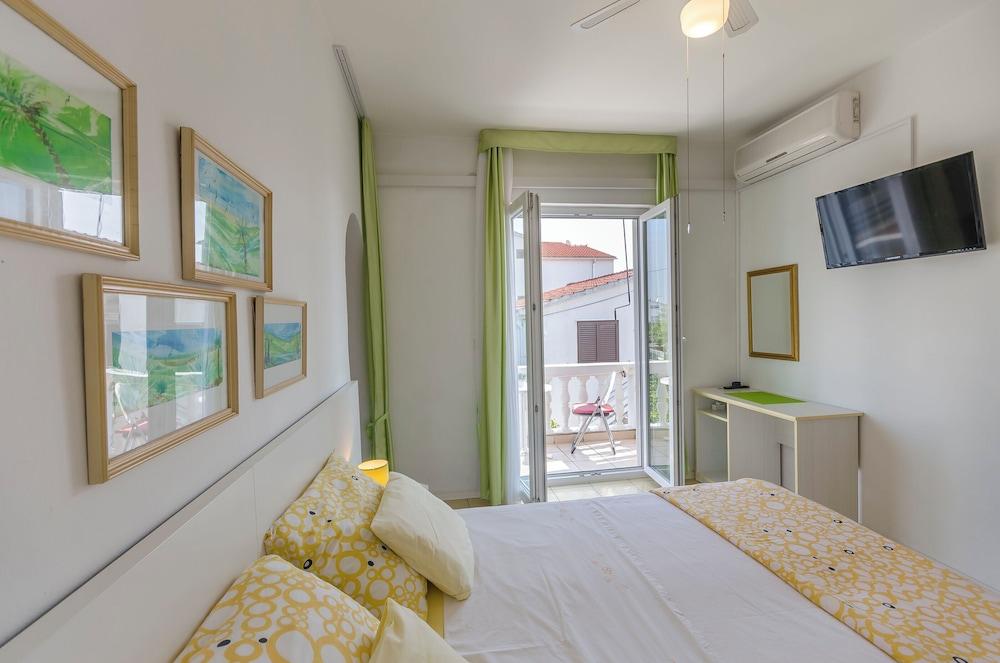 Apartments & Rooms On The Beach