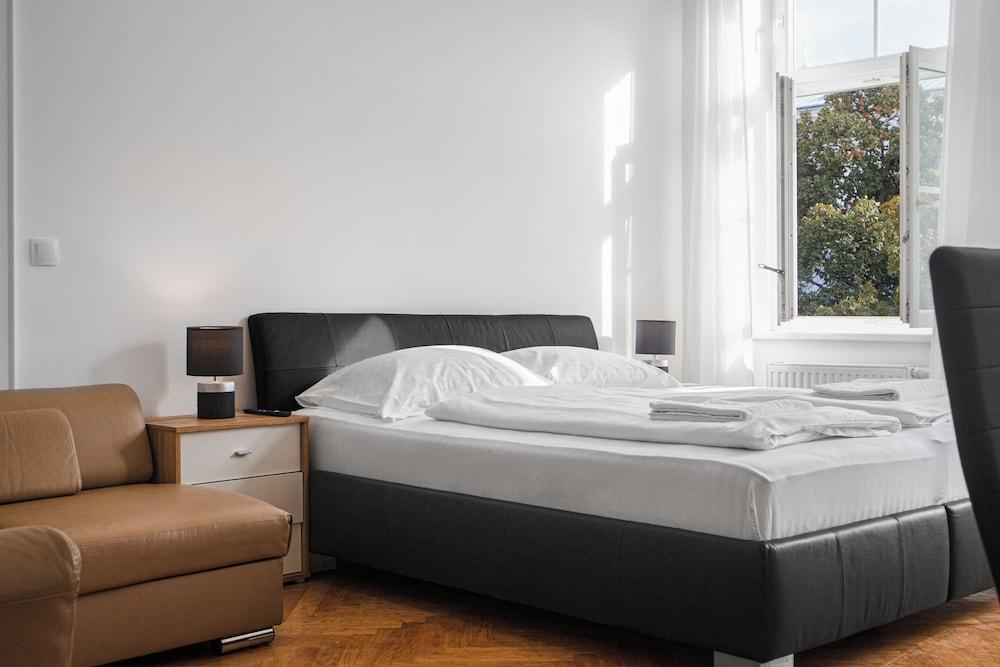 Spacious 7br Apartment Hauptbahnhof