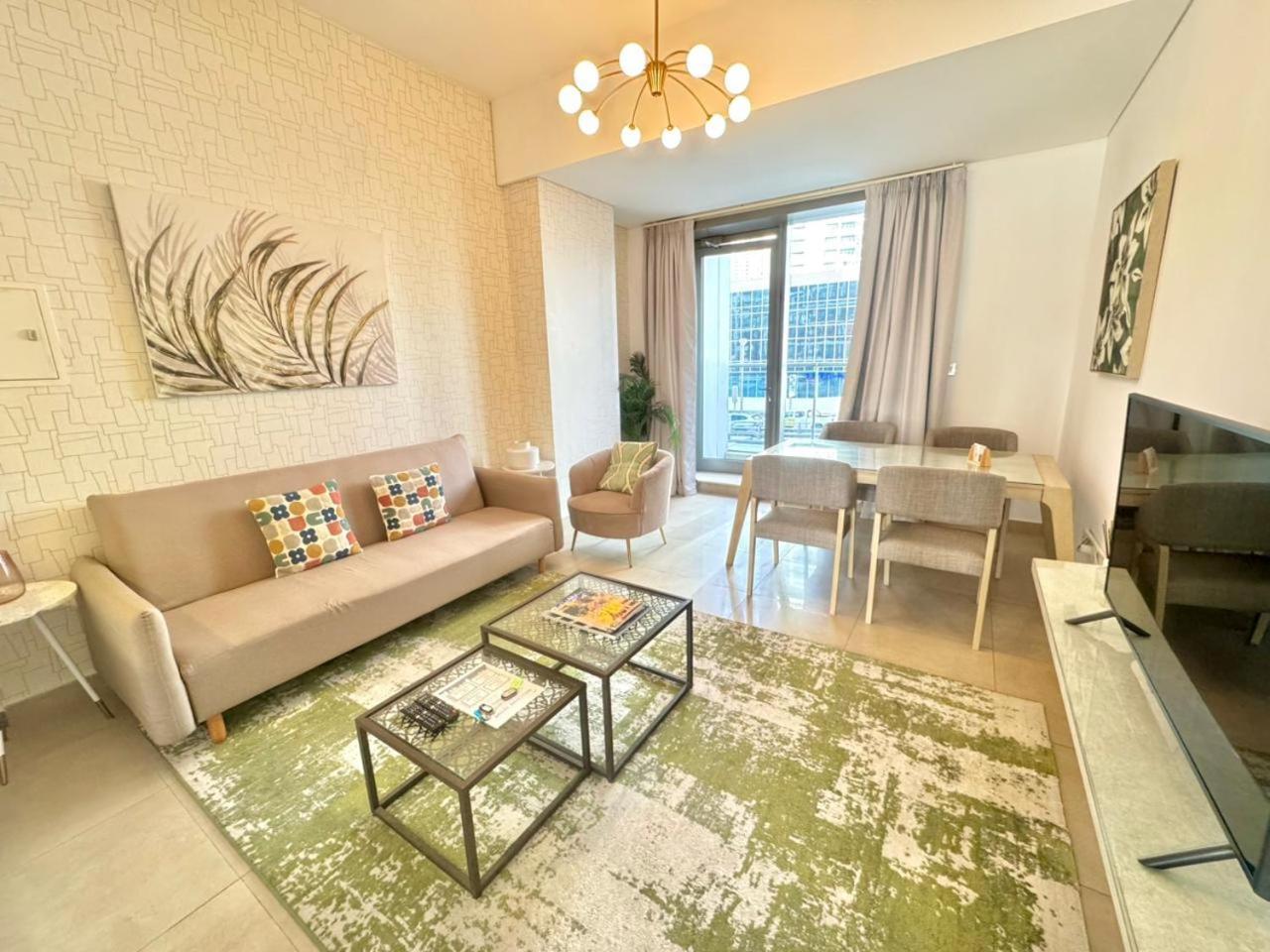 Lush Tropical Getaway in Dubai Marina