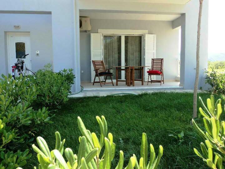 Apartment With Gardens