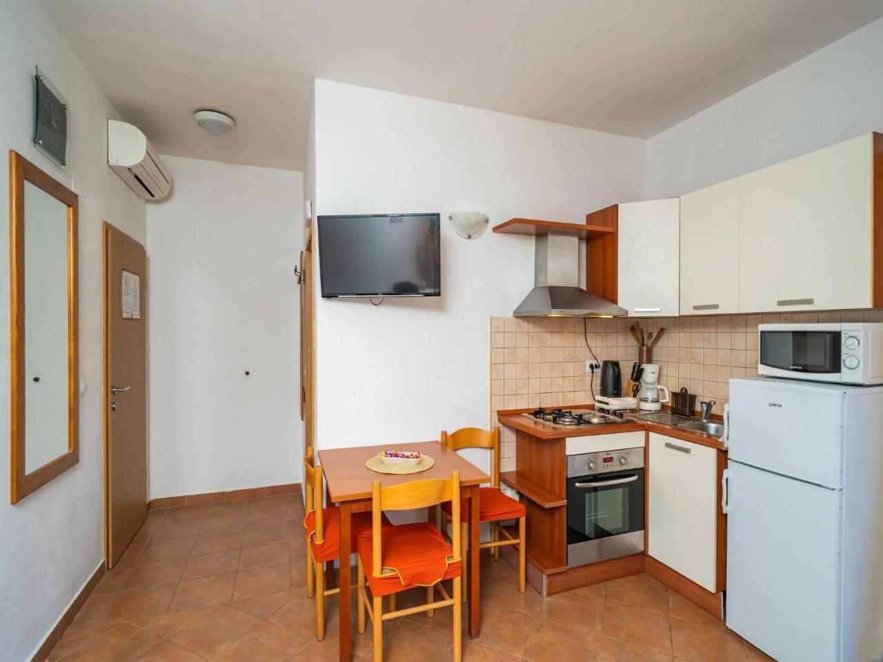 Apartments Senjo Studio Apartment With Balcony & Garden View Apartman 5