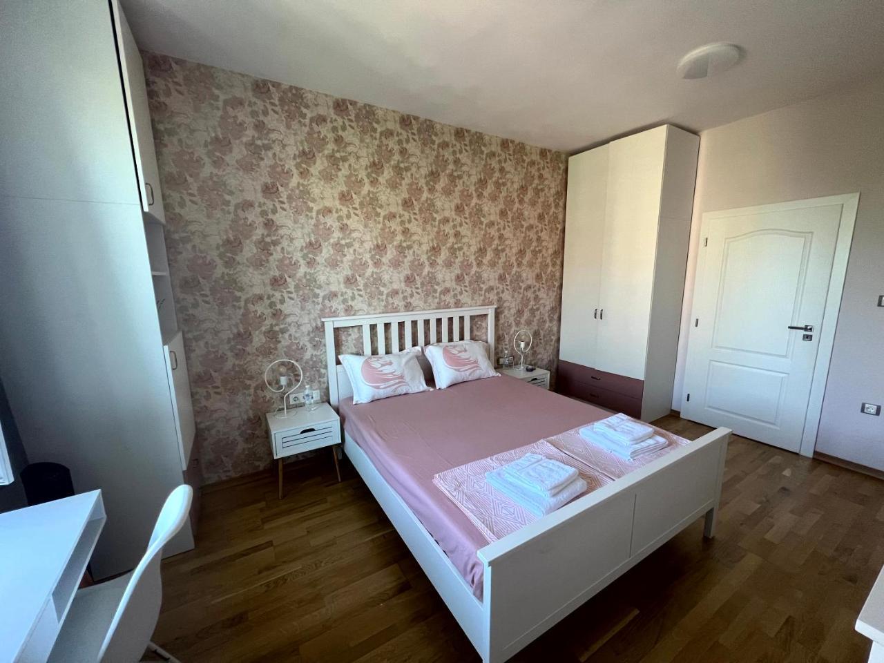 Sea Vibes Modern Apartment Near The Beach & City Center, Burgas