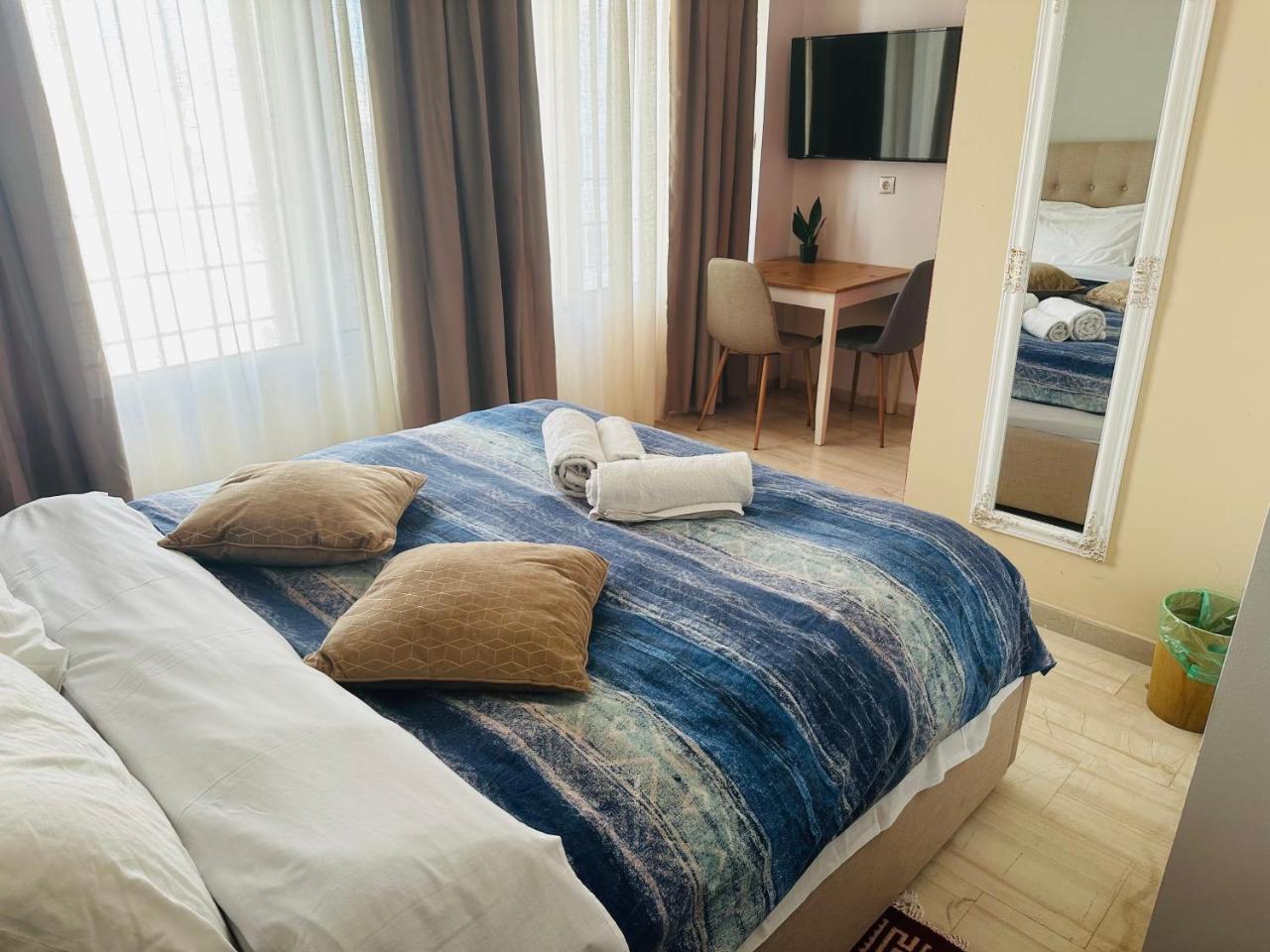 Royal Red Suite No2 Piraeus Port