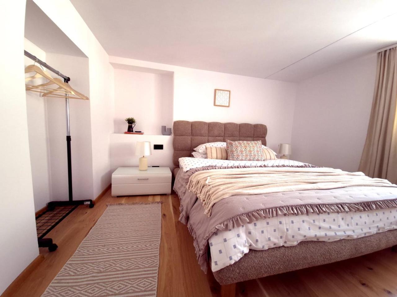 Vamesu Frontiers Luxury Borders