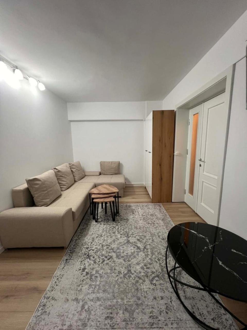Luxury Spacious Central 4 Bedroom 2 Bathroom Apartment