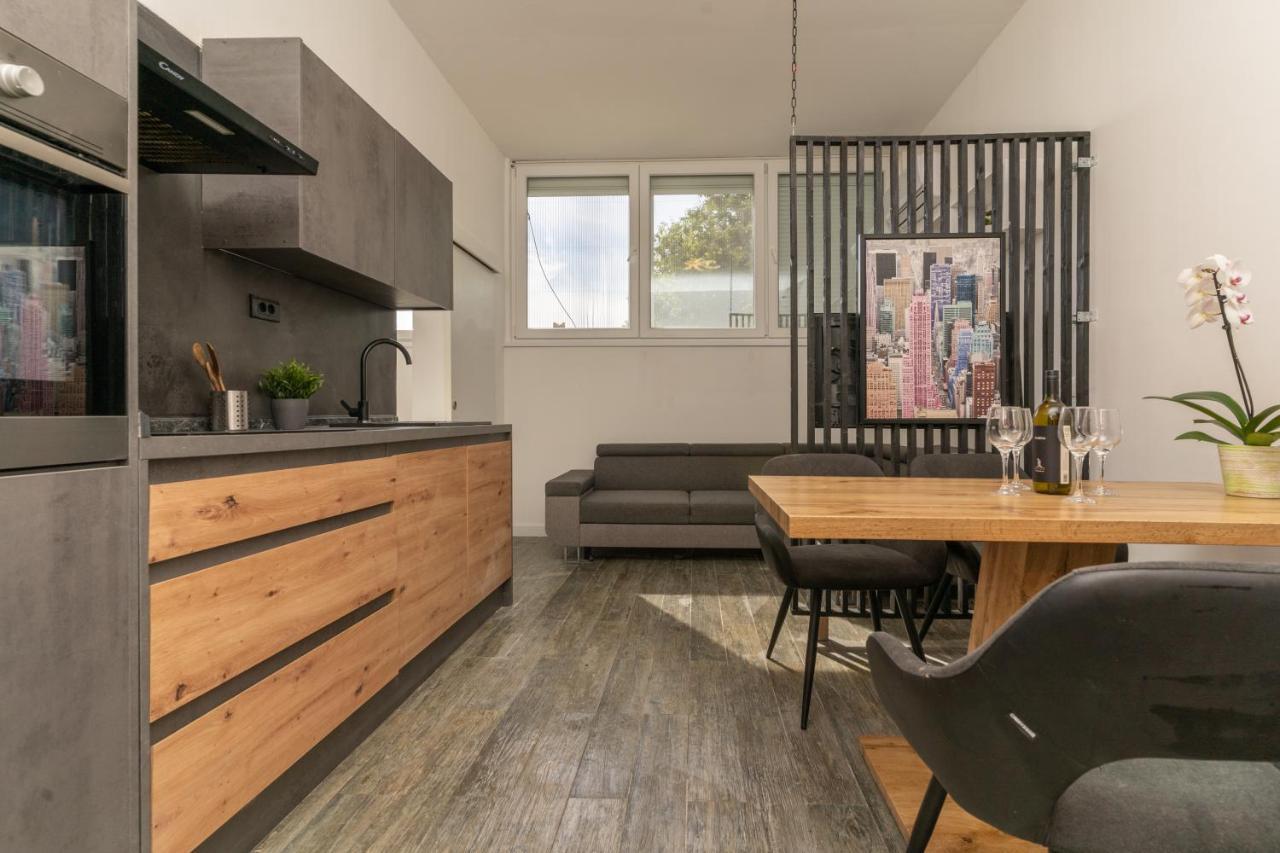 Apartment Ena Located In Quiet Area 500m Of The Sea