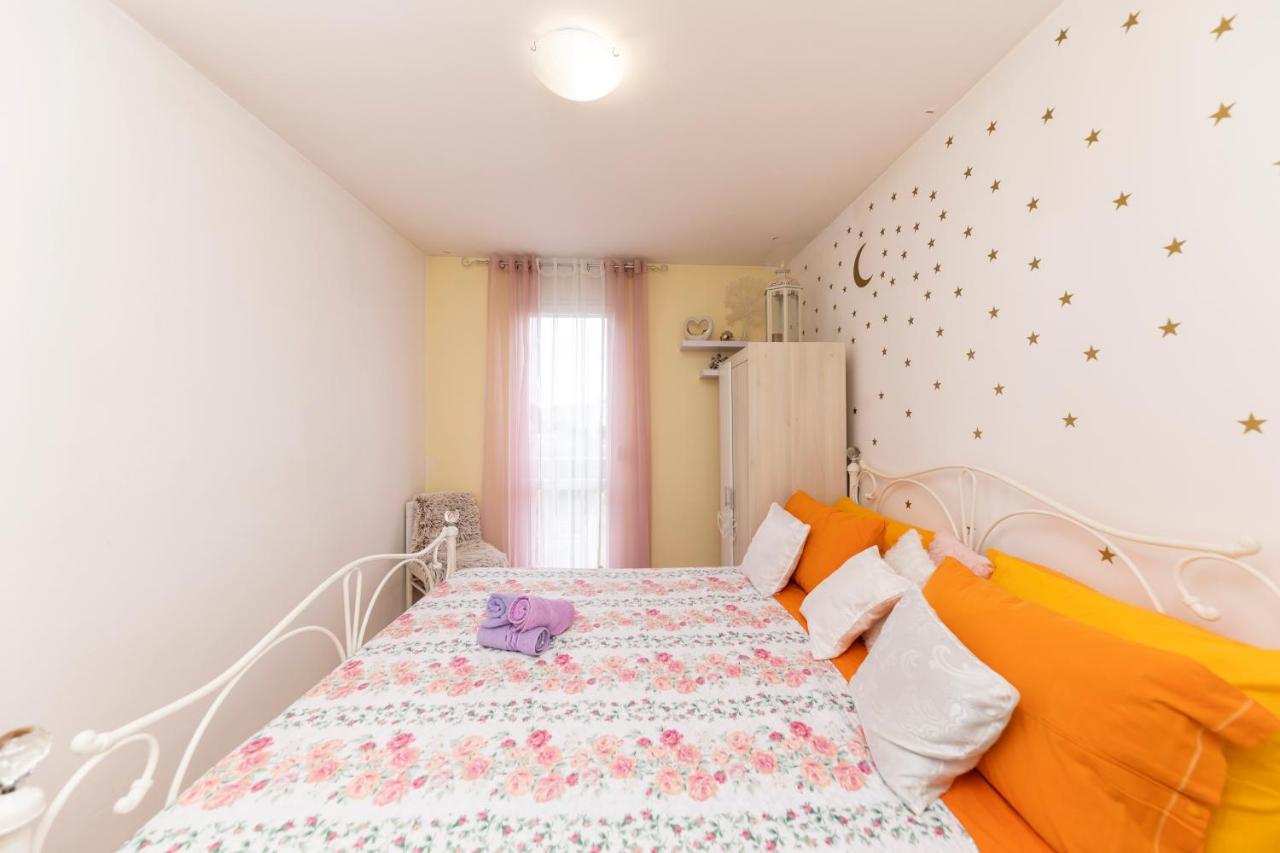 Ryanair's Urban Flat In Zadar-kolovare Beach