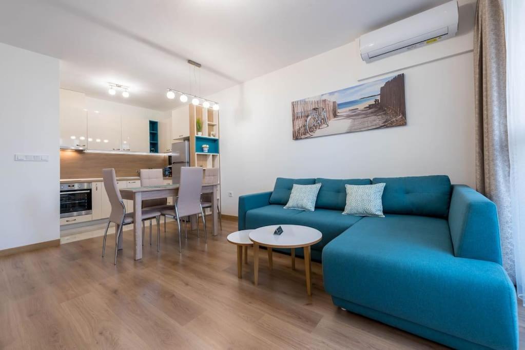 Labyrinth Apartment Free Parking Space Included