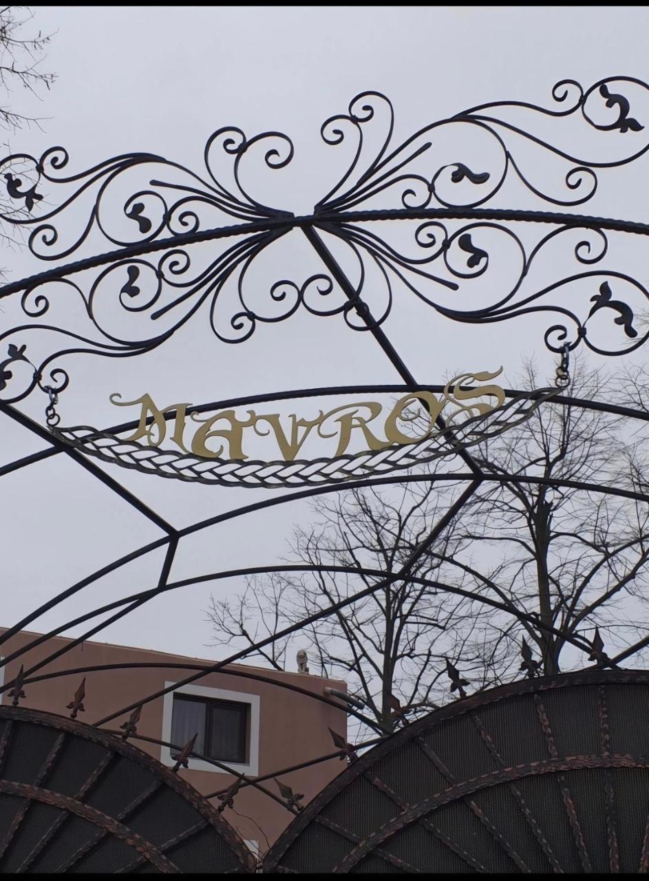 Mavros Studio1