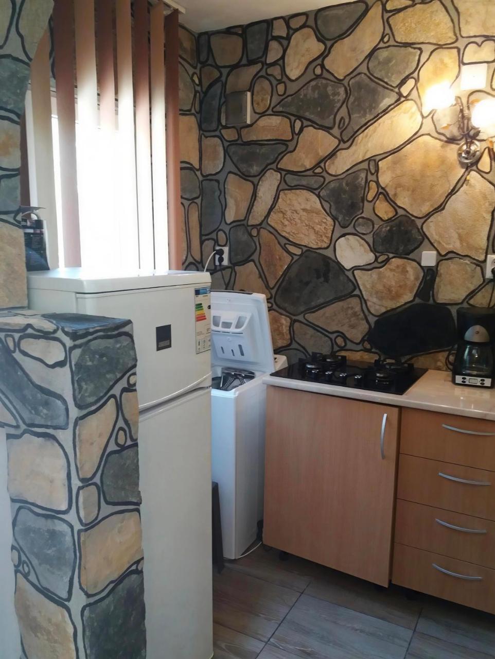 Mavros Studio1