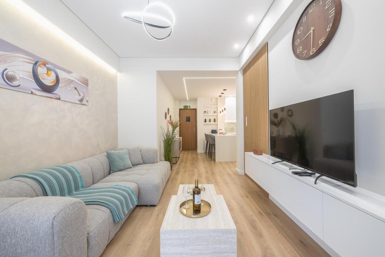 Luxurious, Equipped, Metro-facing Flat In Athens