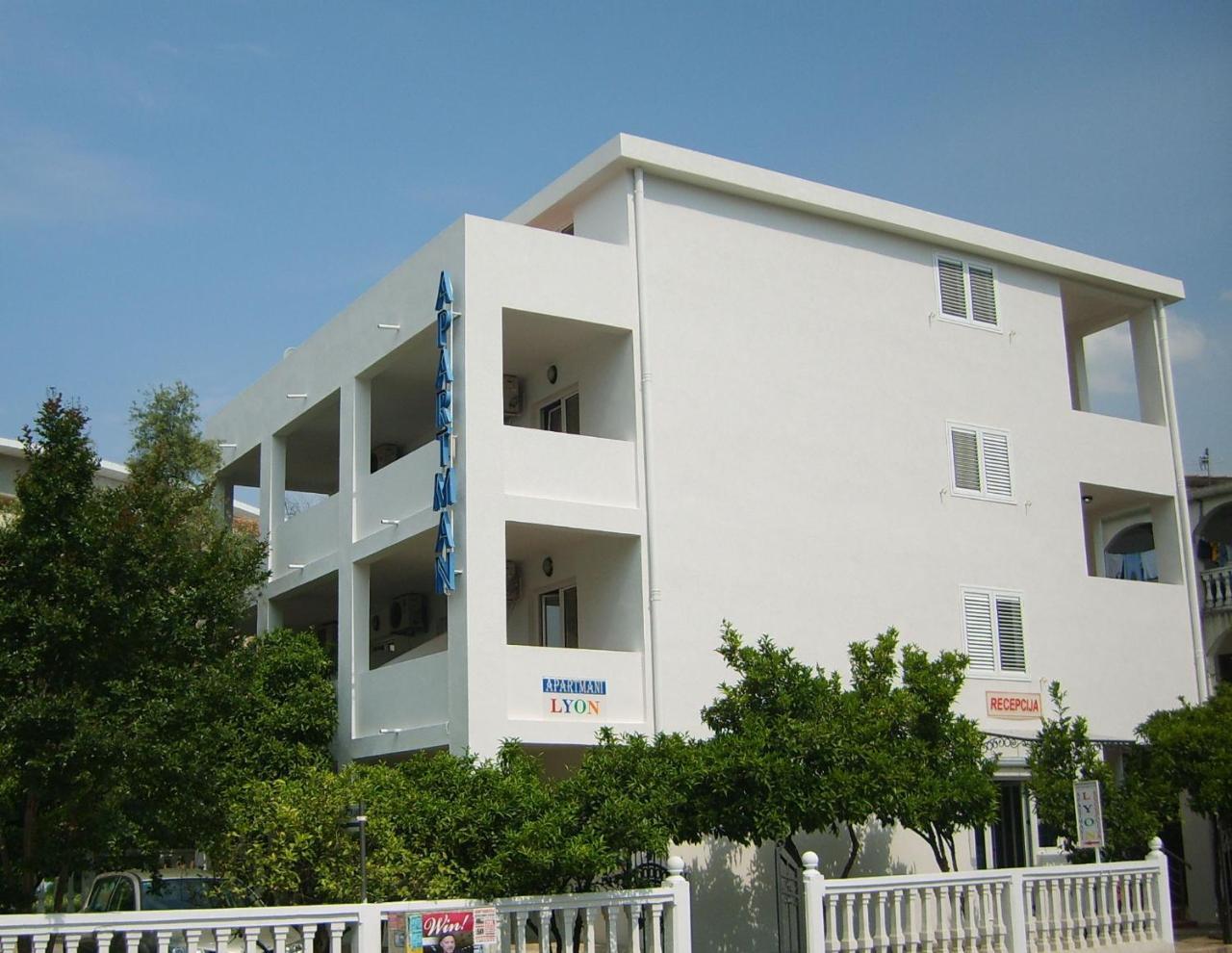 Lyon Apartments