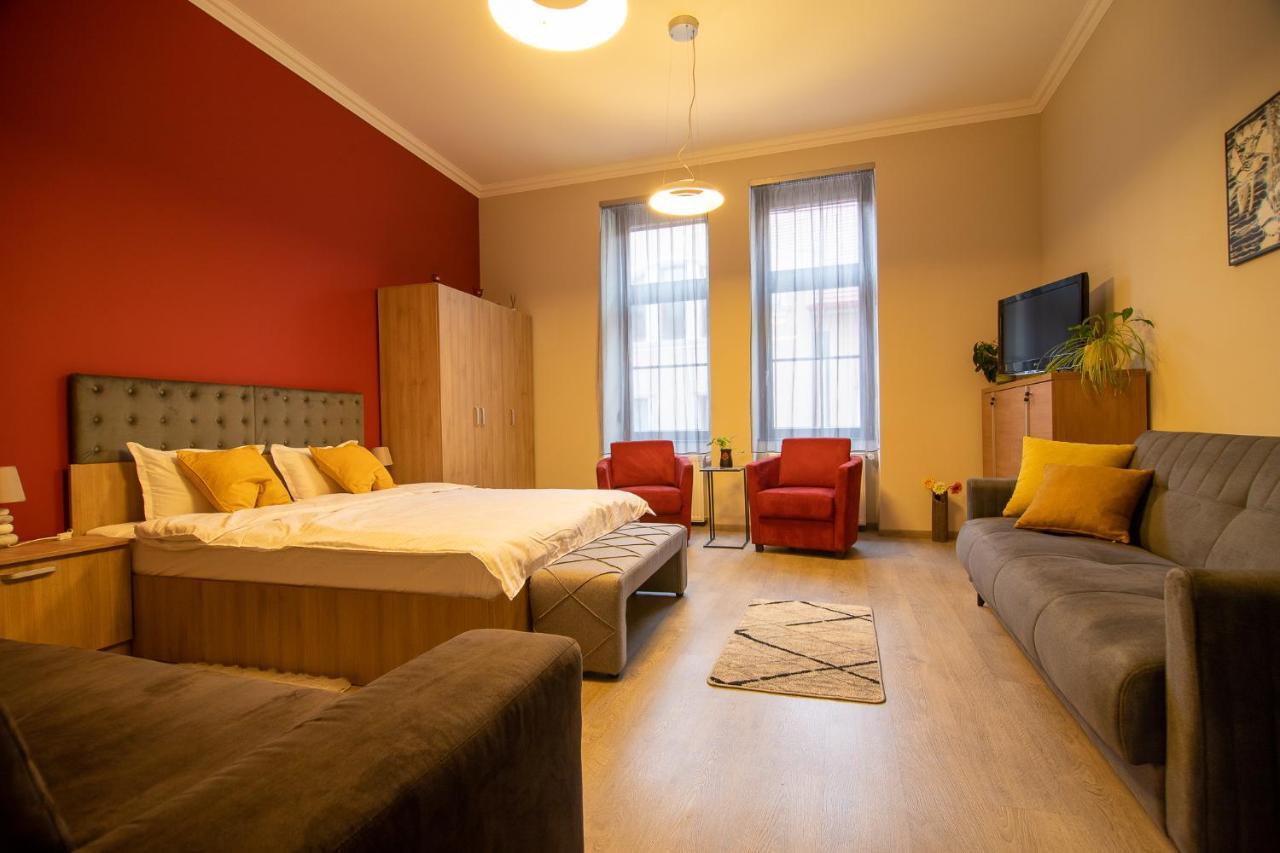 Lazar Central Apartment Familii Si Grupuri