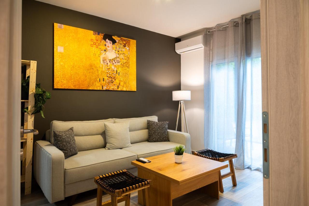 Frynis Suites