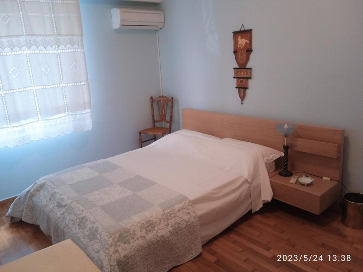 Apartment Near Acropolis & Metro