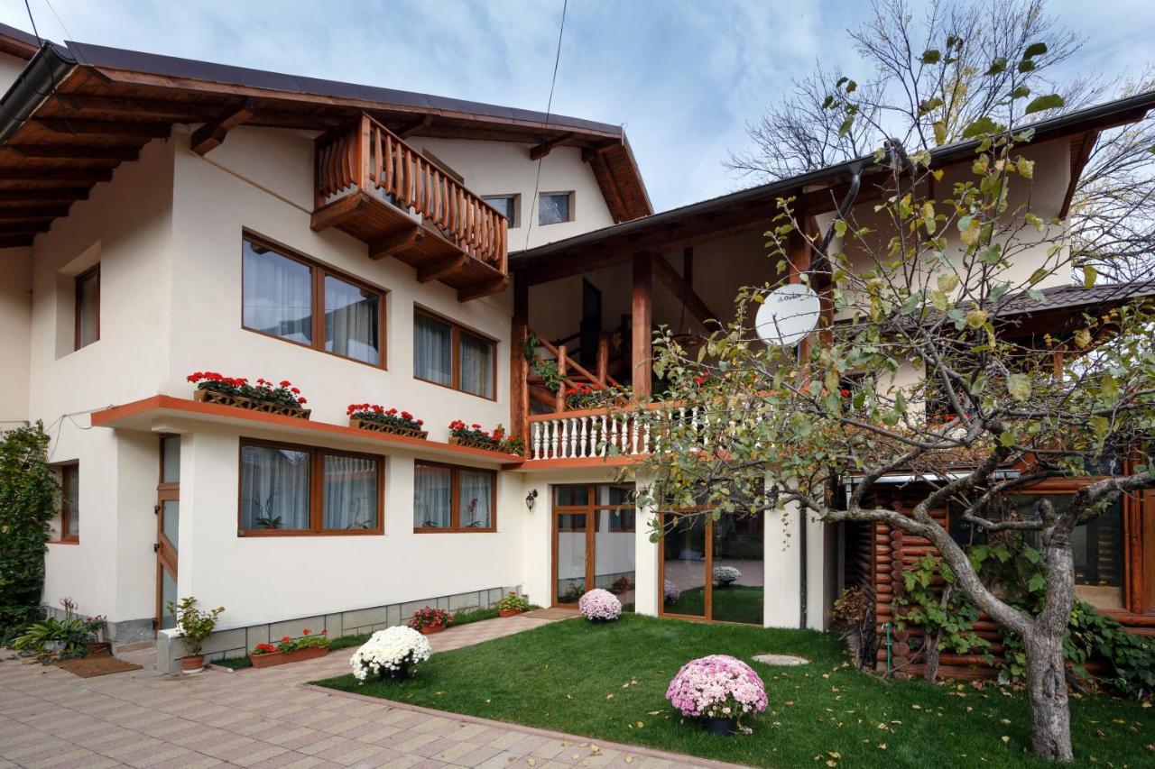 La Coltul Castelului Bran Boutique