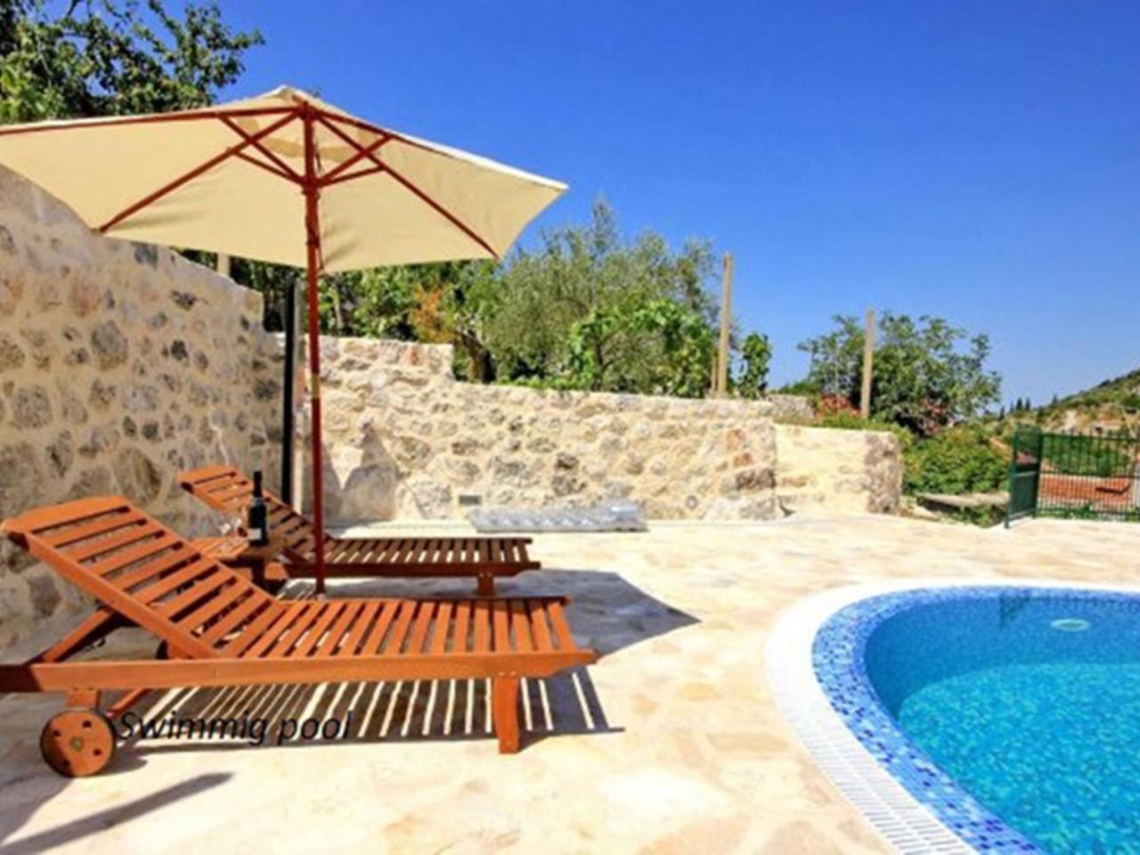 Holiday Home Villa Mit Pool Oslje by Interhome