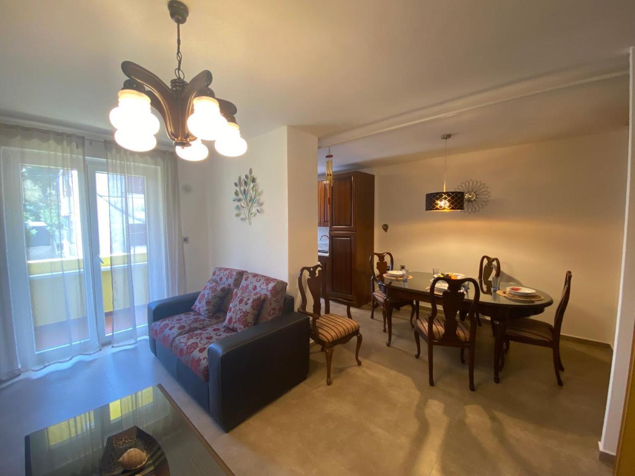 Apartment A & M