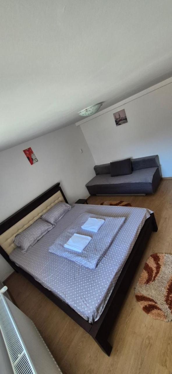 Bib House