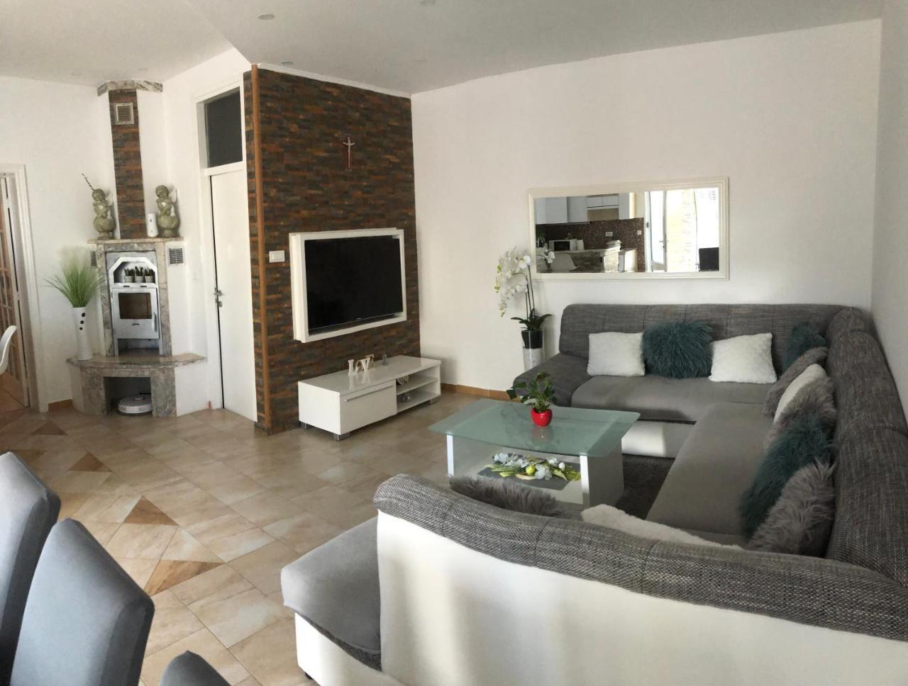 Apartments Ljube