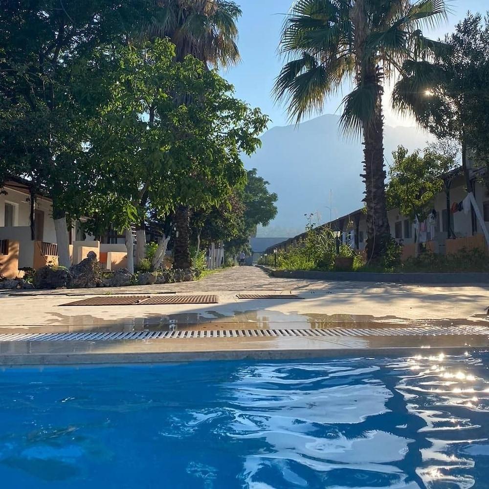 Ugur Hotel