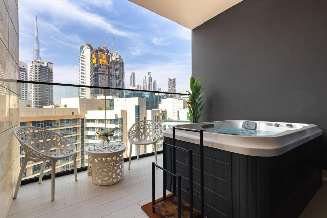 Trillionaire Art Studio - Jacuzzi with Burj View, Pool, Sauna, Gym (Adults Only)