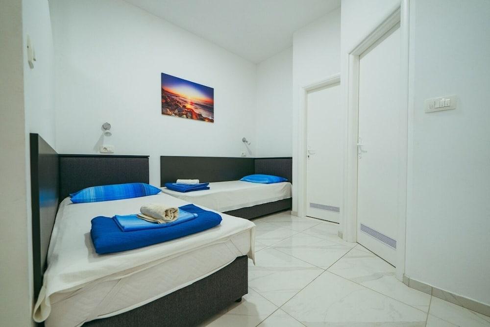 Apartments Lovre
