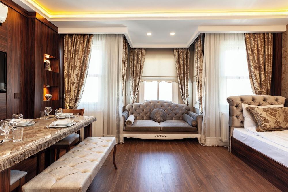 Rose Apartments
