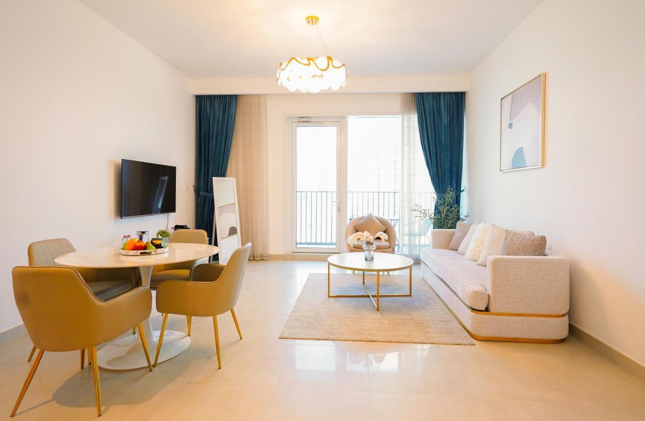 Citihome-1br Large Living Room Ideal for Small Families