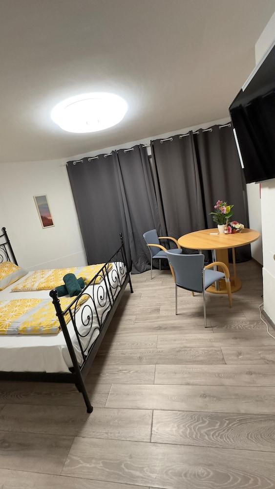 Cozy Room With Shared Garden Access