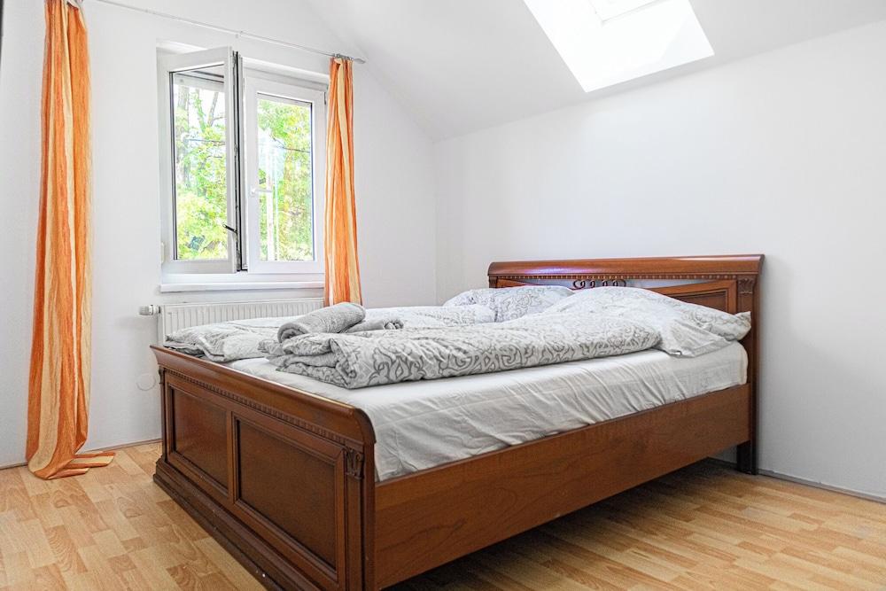 Cozy Room With Shared Garden Access