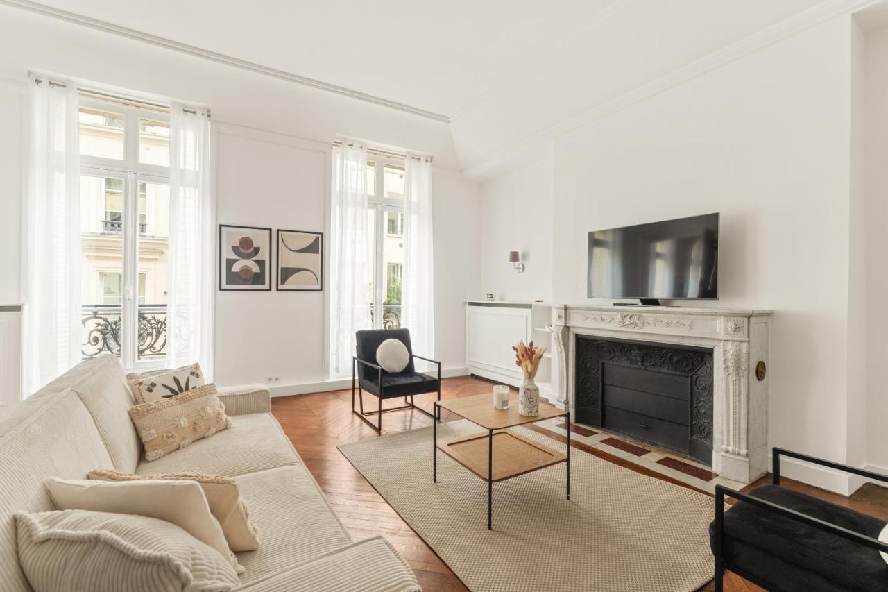 180m2 Haussmann 4br 3 Bath Golden Triangle Champs Elysees & Opera